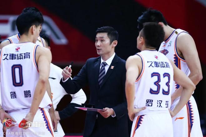 付豪曬與張鎮(zhèn)麟、劉雁宇等合照，人生分岔路口的籃球友情與祝愿