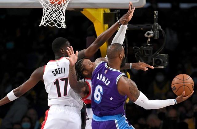 公牛與魔術(shù)對決，末節(jié)運(yùn)動(dòng)戰(zhàn)火熱交鋒——共26中2的緊張時(shí)刻