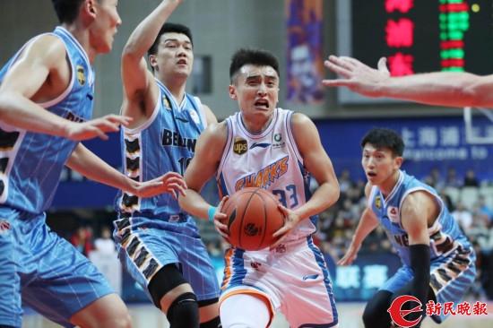 新民晚報，球隊連敗主力受傷，上海大鯊魚噩夢重現(xiàn)？