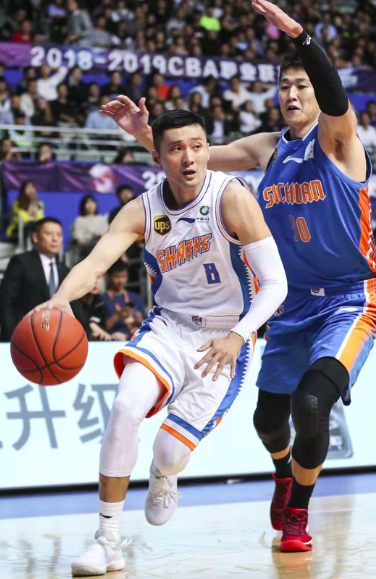 新民晚報，球隊連敗主力受傷，上海大鯊魚噩夢重現(xiàn)？