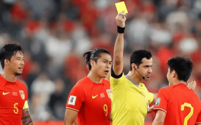 亞足聯(lián)烏龍鬧??！張玉寧驚愣回應(yīng)黃牌質(zhì)疑，我沒(méi)吃黃牌吧？