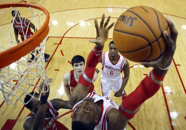 蓋帽盛宴，隔扣狂歡，瓊斯展現(xiàn)精彩集錦——NBA球迷期待的新焦點(diǎn)