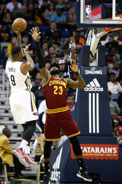 蓋帽盛宴，隔扣狂歡，瓊斯展現(xiàn)精彩集錦——NBA球迷期待的新焦點(diǎn)