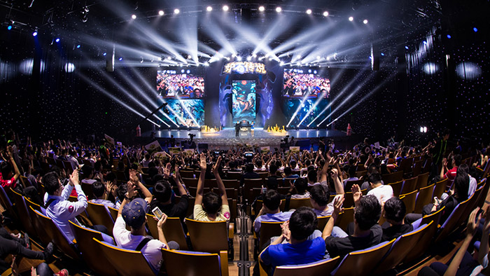 遼籃之夜，總冠軍頒獎(jiǎng)儀式現(xiàn)場(chǎng)鮮花盛開(kāi)，榮耀時(shí)刻見(jiàn)證傳奇