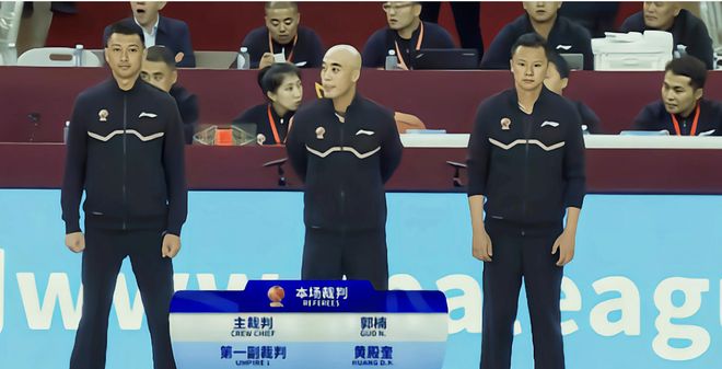 裁判決策引爭(zhēng)議，阿森納角球成疑，齊米卡斯觸球出界未被認(rèn)定