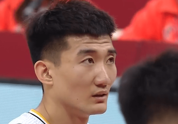 徐杰親臨汽水品牌球迷見(jiàn)面會(huì)，引爆籃球熱潮！