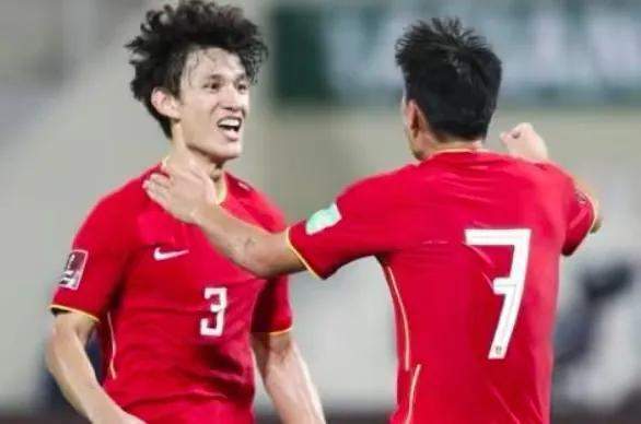 拜合拉木再引質(zhì)疑，國足首發(fā)引熱議，危險(xiǎn)信號(hào)再現(xiàn)？