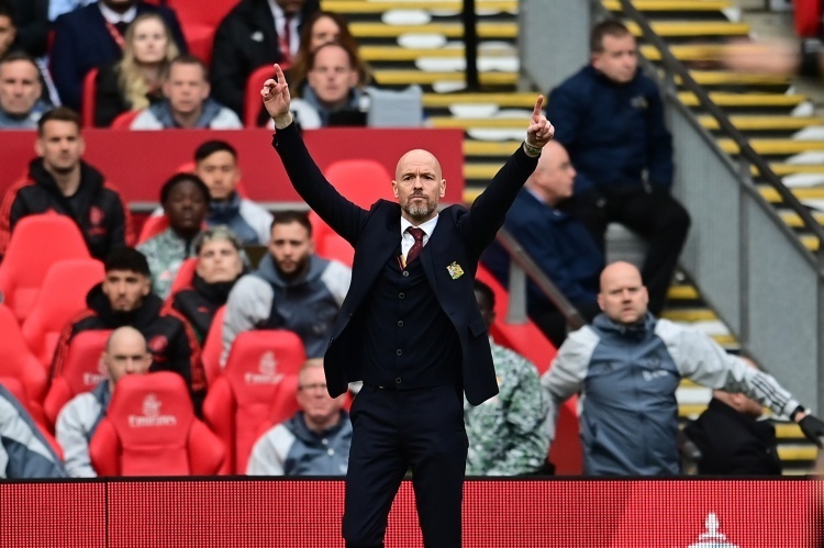 滕哈赫幽默問(wèn)候后炮轟媒體不實(shí)謠言，透明溝通構(gòu)建健康籃球生態(tài)