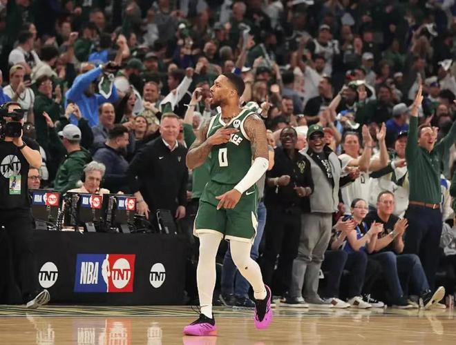 字母哥堅守雄鹿，新賽季繼續(xù)展翅高飛