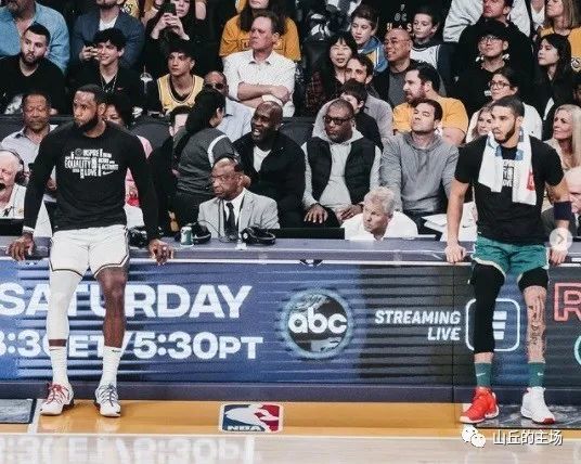 建議，?？怂褂^望國王季后賽表現(xiàn)，續(xù)約決定待塔圖姆和熱巴表現(xiàn)再定