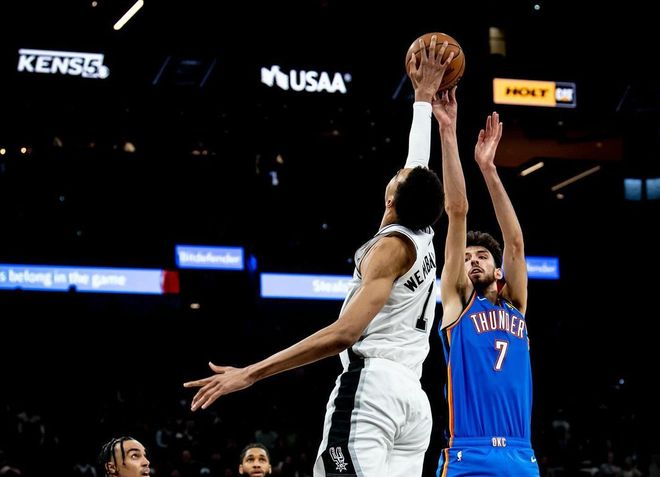 NBA賽場(chǎng)風(fēng)云，薩爾全場(chǎng)表現(xiàn)出色，5投3中貢獻(xiàn)7分4籃板1助攻點(diǎn)燃戰(zhàn)場(chǎng)