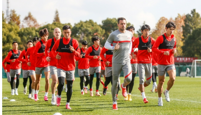 上海外援變動(dòng)引發(fā)節(jié)奏混亂，沃特斯獨(dú)木難支，球隊(duì)陷入困境