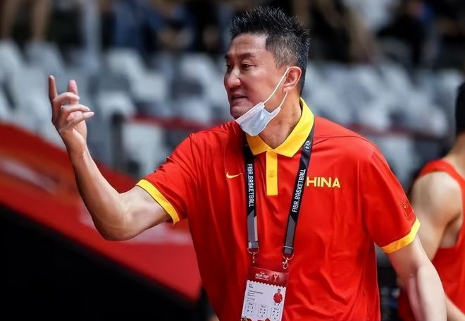 巴頓突破上籃引發(fā)爭議，張寧意外摔出界外引杜鋒憤怒，奪權出場呼聲高漲