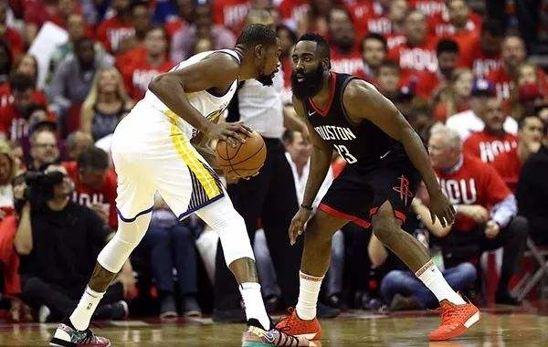 新賽季矚目之戰(zhàn)，杜蘭特火箭首秀迎戰(zhàn)雷霆，濃眉哥重返洛城對(duì)決東契奇