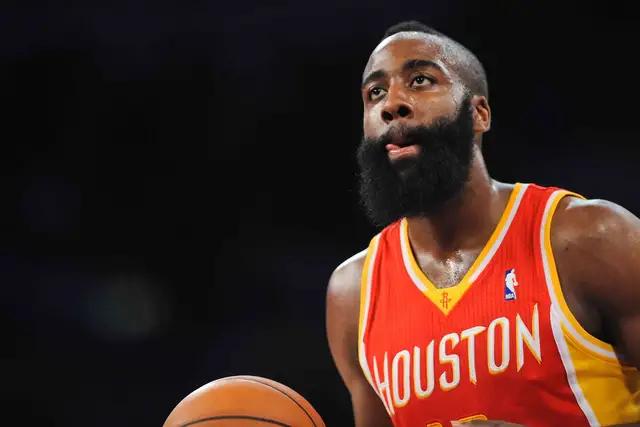 新賽季矚目之戰(zhàn)，杜蘭特火箭首秀迎戰(zhàn)雷霆，濃眉哥重返洛城對決東契奇