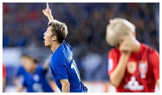 絕殺申花，激情四溢——三鎮(zhèn)隊(duì)更衣室的勝利狂歡