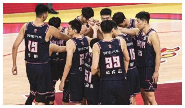 建議，杜鋒矛盾公開引發(fā)風(fēng)波，徐昕行使CBA球員NBA特權(quán)提出交易申請(qǐng)