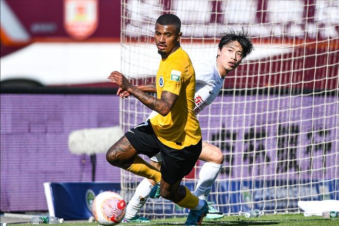 長(zhǎng)春亞泰熱血迎戰(zhàn)深圳新鵬城，為長(zhǎng)春榮耀一起戰(zhàn)斗