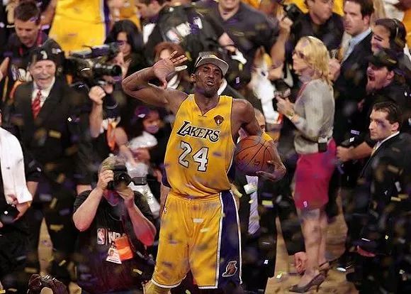 建議， NBA賽場(chǎng)風(fēng)云，四大賽事鑄就輝煌，某隊(duì)總積分突破二十創(chuàng)輝煌