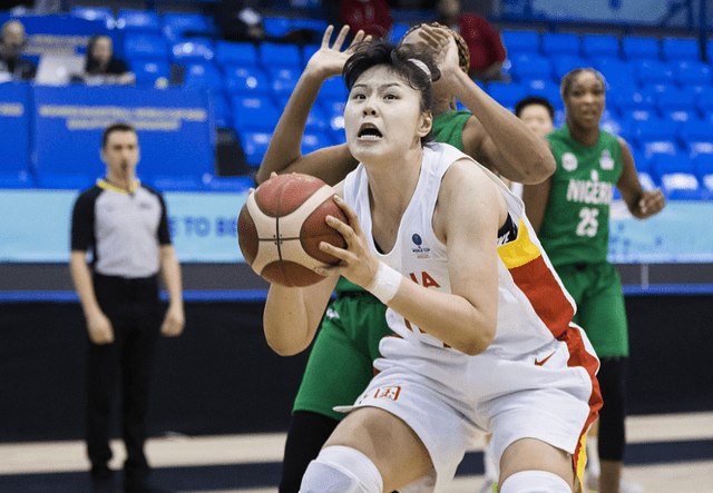 中國女籃在西安熱身賽，蓄勢待發(fā)，展現(xiàn)籃球風(fēng)采