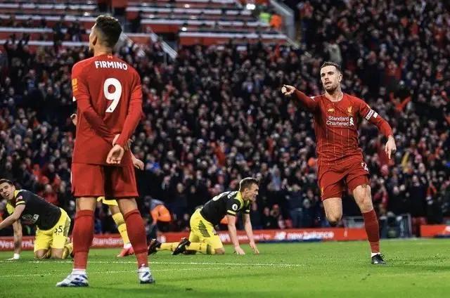 希勒評(píng)英超首輪最佳陣，哈蘭德與理查利森鋒線閃耀，賴因德斯嶄露頭角