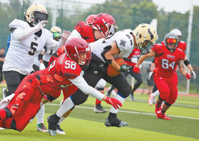 杜蘭特現(xiàn)身美國大學(xué)橄欖球賽場(chǎng)，觀戰(zhàn)熱情點(diǎn)燃校園熱血氛圍