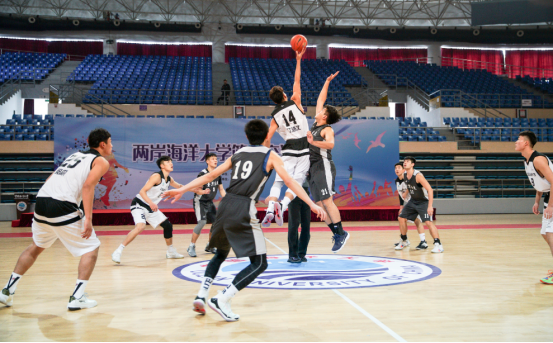 開心得像個孩子！文班參觀NASA航天中心，籃球巨星與星辰大海的奇妙邂逅