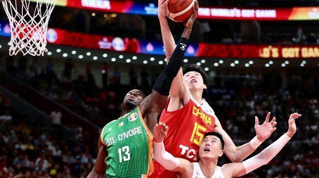 中國男籃熱血決戰(zhàn)，拒絕失利，周琦火線助力CCTV5直播，全力擊敗韓國隊(duì)