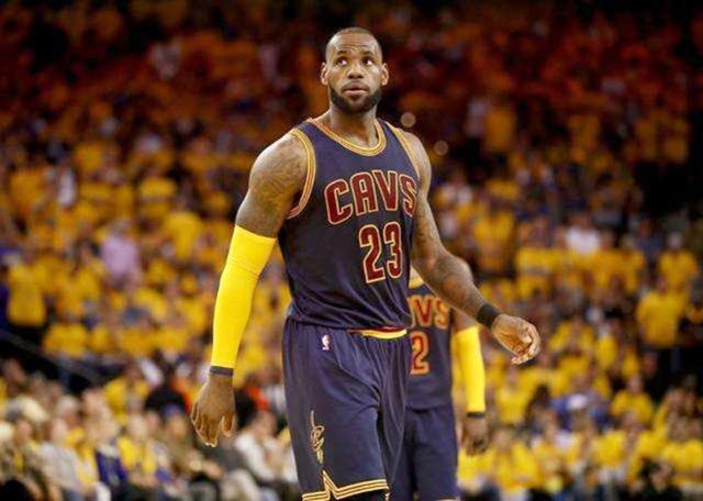 詹姆斯長青傳奇，NBA的頂尖舞臺與無盡榮光