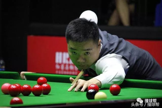 斯諾克武漢賽，丁俊暉的三次閃耀時(shí)刻，照亮武漢賽場(chǎng)星光璀璨之夜
