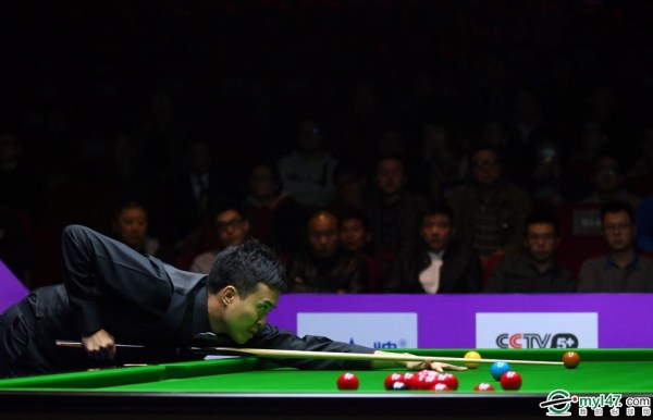 斯諾克武漢賽，丁俊暉的三次閃耀時(shí)刻，照亮武漢賽場(chǎng)星光璀璨之夜