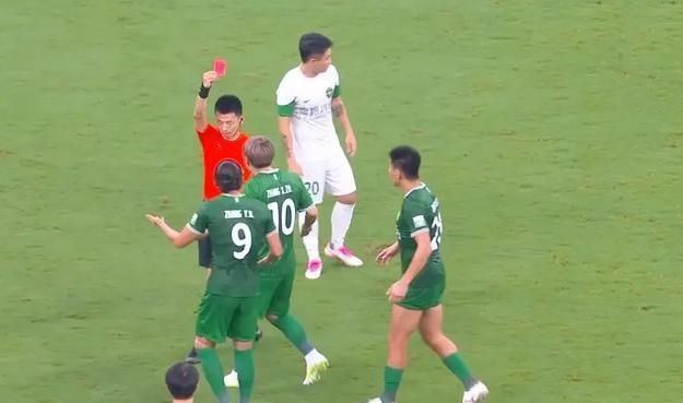 張玉寧進(jìn)球引發(fā)球迷狂歡，實(shí)時(shí)熱議足協(xié)判罰背后的故事