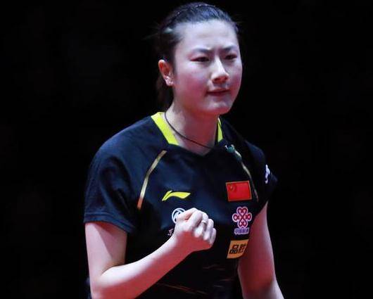 庫(kù)里談個(gè)人運(yùn)動(dòng)技能，乒乓球技藝超平均水平，曲棍球卻成難題