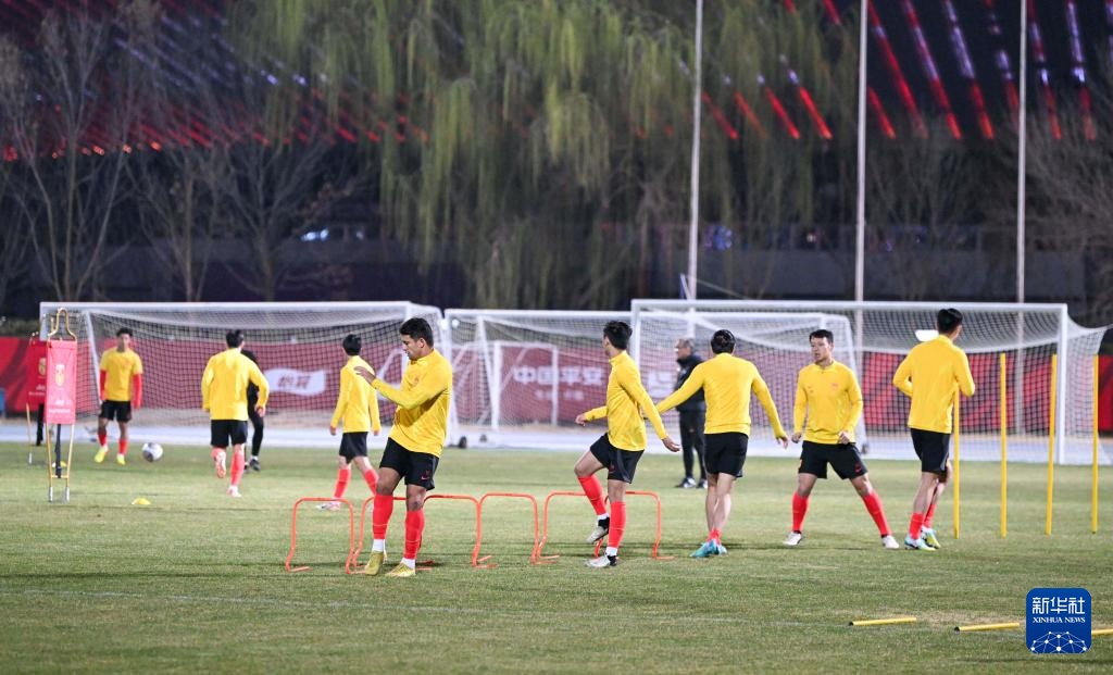 建議，2026世界杯亞洲區(qū)預(yù)選賽第三階段揭幕，中國隊(duì)迎戰(zhàn)日本隊(duì)