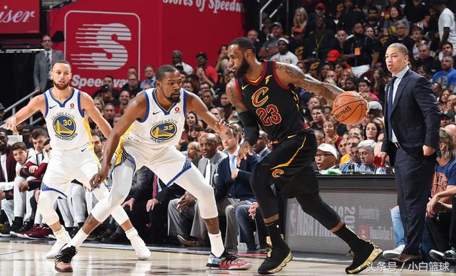 建議，庫里專訪揭秘，杜蘭特加盟助力勇士再?zèng)_冠軍，F(xiàn)MVP榮譽(yù)當(dāng)之無愧