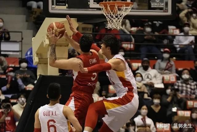 趙睿展現全面實力，男籃隊長上半場獨得6分4籃板1助攻引領球隊前行