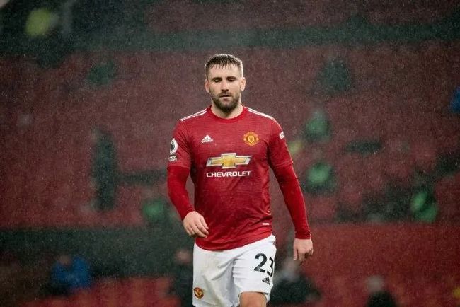 羅馬諾揭秘，曼聯(lián)推動霍伊倫離隊(duì)，球員未來去向成疑