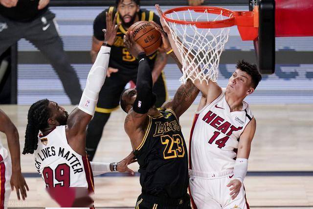 山貓核心科利爾曬出G5爭議判罰照，吹楊與李凱爾堅定表態(tài)，比賽遭遇搶劫