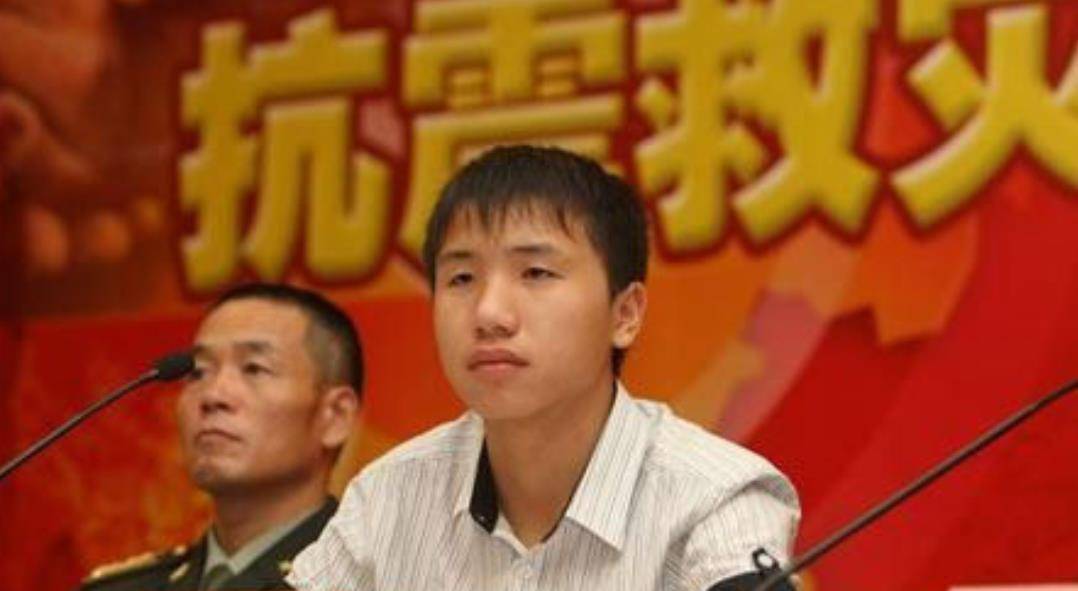 吳京與司馬南，汶川救災(zāi)的英雄身影