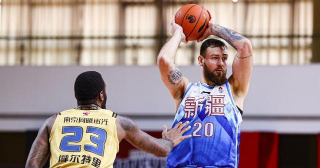 [流言板]CBA常規(guī)賽焦點(diǎn)戰(zhàn)，山西隊(duì)強(qiáng)勢(shì)逆襲，108分創(chuàng)紀(jì)錄表現(xiàn)震撼全場(chǎng)！