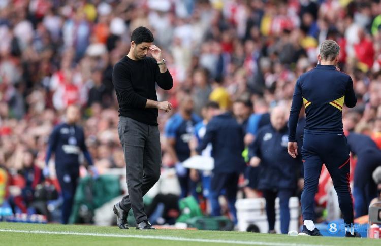 英超歷史最長(zhǎng)不敗榜，阿森納領(lǐng)跑，曼城追趕腳步背后的故事與策略解析