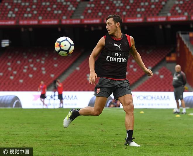 英國首相槍迷斯塔默，尊重藍(lán)軍選擇，圖赫爾新帥之路無阻