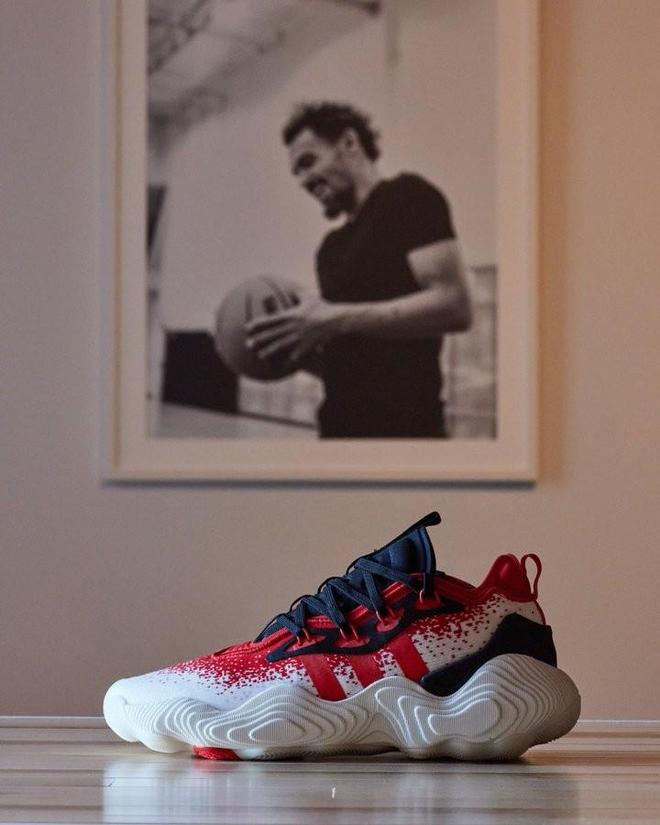 哈登簽名鞋引發(fā)的風(fēng)波，華子眼中的專(zhuān)屬戰(zhàn)場(chǎng)與阿迪情懷