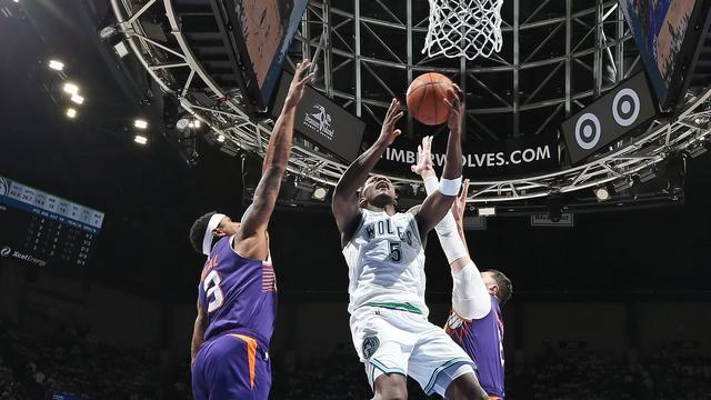 愛(ài)德華茲，扣籃之痛，勝在對(duì)手球迷的無(wú)奈目光