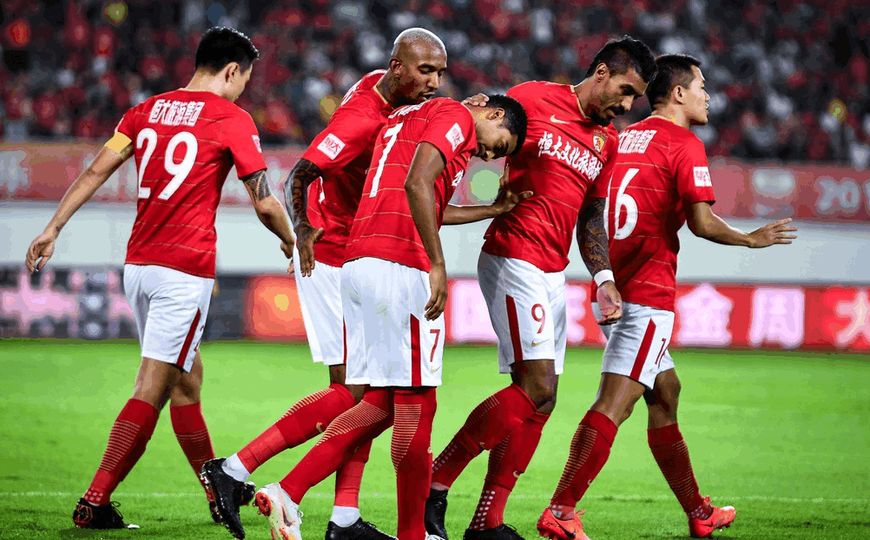 申花需專(zhuān)注自身，避免場(chǎng)外紛爭(zhēng)，以實(shí)力鑄就輝煌