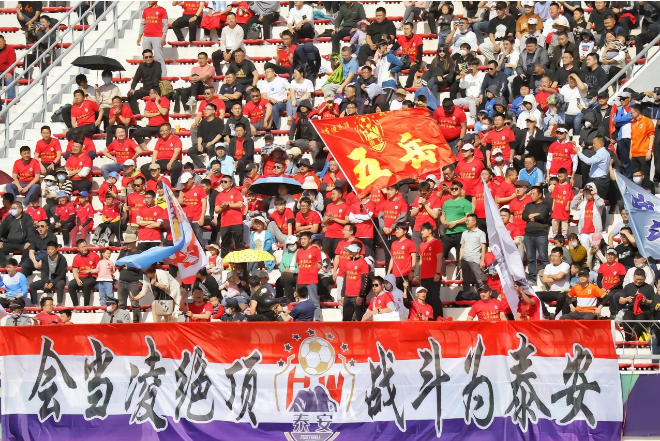 重慶銅梁龍球員暖心探訪，患病小球迷的籃球夢想與現(xiàn)場約定