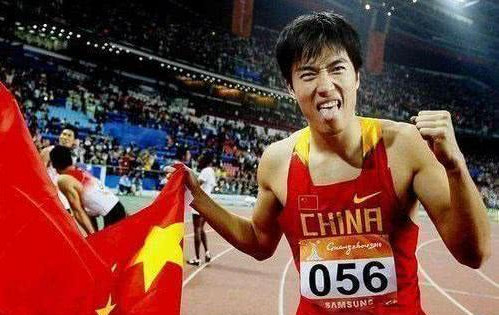 體壇周報，王俊杰完美表現(xiàn)回應輿論風暴，團結(jié)鑄就男籃勝利之密