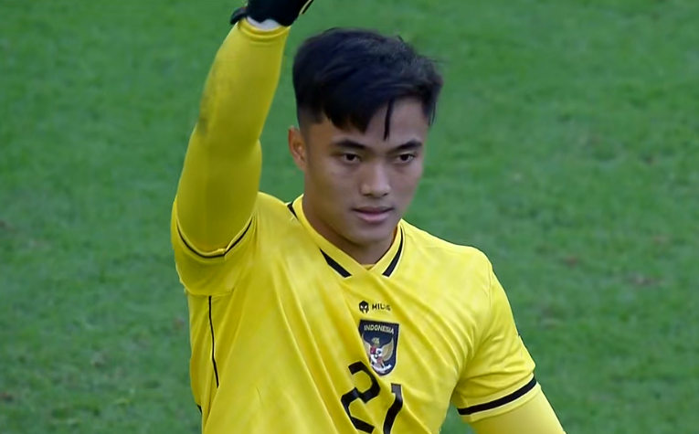 印尼球員禁區(qū)外遠(yuǎn)射挑戰(zhàn)，王大雷飛身撲救顯英勇