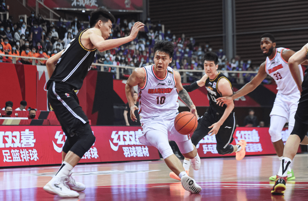 FIBA決賽前瞻，趙睿與加洛韋的關(guān)鍵對位，內(nèi)線對決成勝負(fù)X因素