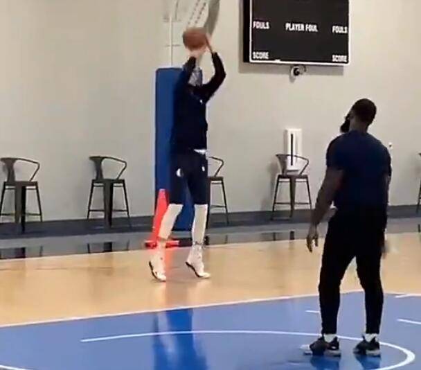 波爾津吉斯賽前熱身照引爆社交媒體，球迷熱議紛紛圍觀